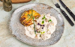 Pui gorgonzola cu cartofi prajiti