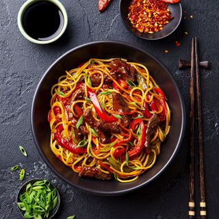 Chilli garlic noodles with beef and veges