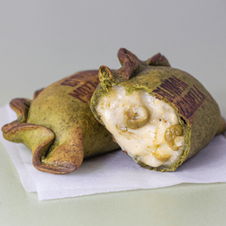 Empanada de Olivada y Mozzarella