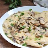 Scaloppine di pollo con nata y champiñones