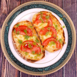 Принцеса с кашкавал, домат и песто 