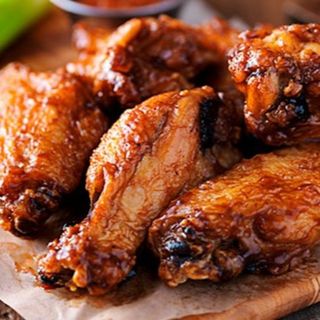 Alitas De Pollo. (Con porción de patatas)