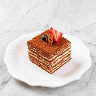 Карамельный медовик с пеканом