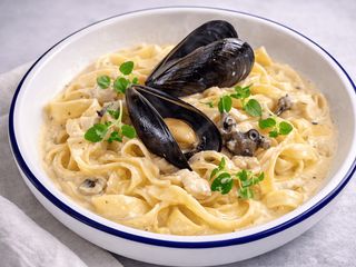 Паста з морепродуктами в вершковому соусі (300g)