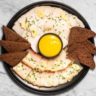 Tocino con pan de centeno