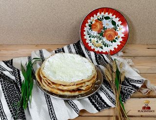 Placinta cu cartofi, branza, smantana si mujdei - 195g