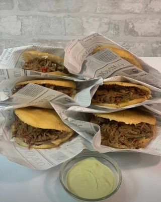 Arepa de Carne Mechada