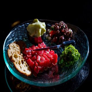 Tartar De Atún Rojo Con Crema Fría De Pistacho