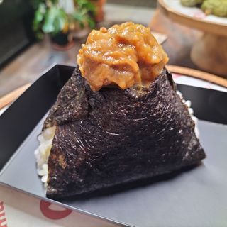Onigiri Cerdo Curry 