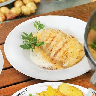 Стейк из капусты со сливочным соусом