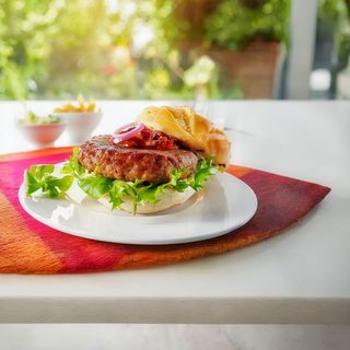 Hamburguesa Con Patatas Y Bebida