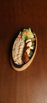 გამომცხვარი ქათმის მკერდი ისპანახით და ტრუფელის პიურეთი  /Baked chicken breast with spinach and truffle puree 