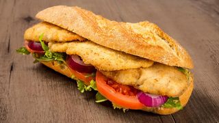 Bocadillo De Pollo Empanado