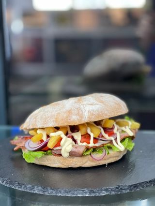 Сандвичак с яйце и бекон (380г)