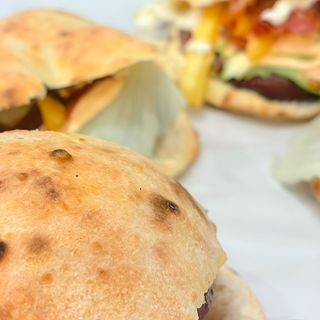 Puccia con hamburger