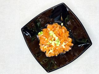 10. Salmone e avocado tartar