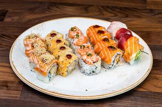 Tuna california maki