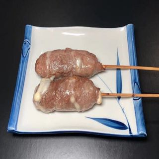 33.Kushiyaki Gyuu Queso (2 Pzs.)