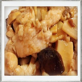 Pollo Con Setas Chinas Y Bambú