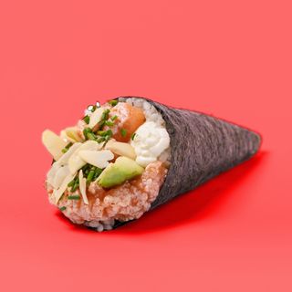 Temaki salmone scottato