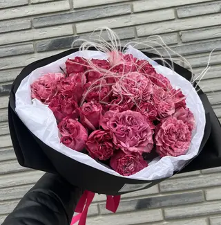 21 różowych róż piwoniowych