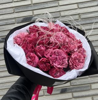 21 różowych róż piwoniowych