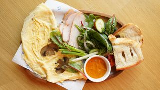 Омлет с шампиньонами и индейкой