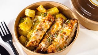 მილანეზე მოცარელათი და გამომცხვარი კარტოფილით