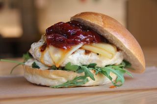  Red sweet chili chicken. Con patatas y salsa!