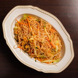 125.Spaghetti di riso saltati con verdure