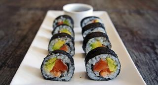 Maki de atún y aguacate