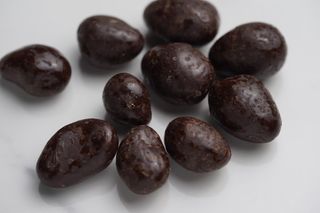 Mandorle pralinate fondenti 100 g