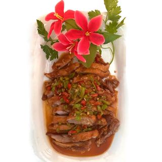 603. Pato Asado Con Salsa De Ajo