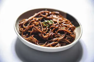 Tallarines con salsa de cebolleta