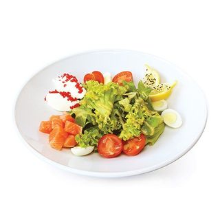 Салат з лососем та крем-сиром (320г)