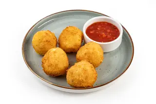 Картофельные крокеты с соусом сальса д
