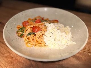 Паста з томатами чері та страчателою (350g)