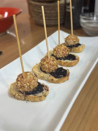 Tapa De Bombón De Foie Sobre Mermelada De Arándanos