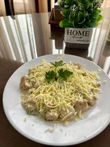 Пиле с броколи и сметана (400г)