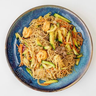 Fideos De Arroz Frito Tres Delicias