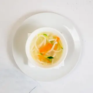 Pileća juha s rezancima