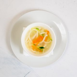 Pileća juha s rezancima