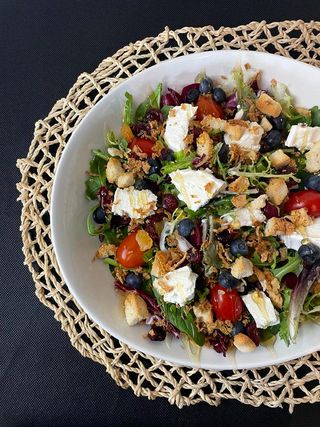 Ensalada de queso de cabra