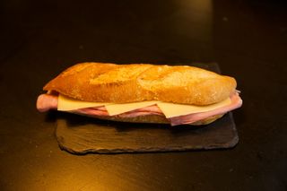 Bocadillo De Jamón Dulce Y Queso (L)