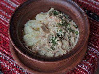 Галушки з грибами та куркою