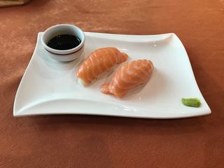 217F. Нигири сьомга (2бр)