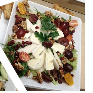 Sałatka z camembertem 