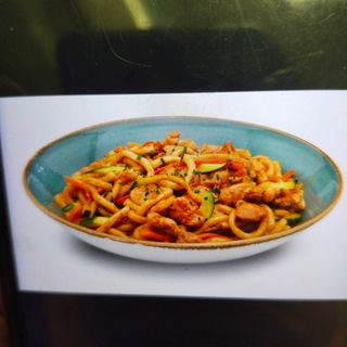 46. 乌冬牛肉蔬菜炒面(Yaki Udon Salteado Con Ternera Y Verduras)