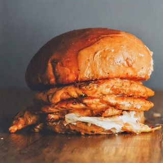 Пилешки чийзбургер (150гр)