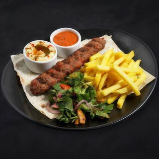 Кебаб з баранини та картопля фрі і соус (200/100/50г)